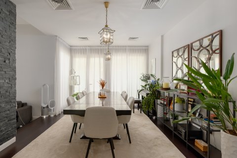 Villa para arrendamento em Arabian Ranches, Dubai, EAU 3 quartos, 329.99 m2 № 764394 - foto 2