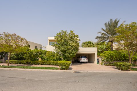 Villa para arrendamento em Arabian Ranches, Dubai, EAU 3 quartos, 329.99 m2 № 764394 - foto 14