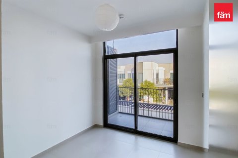 Villa in affitto a Dubai, EAU 3 camere da letto, 128.6 mq. № 647941 - foto 2