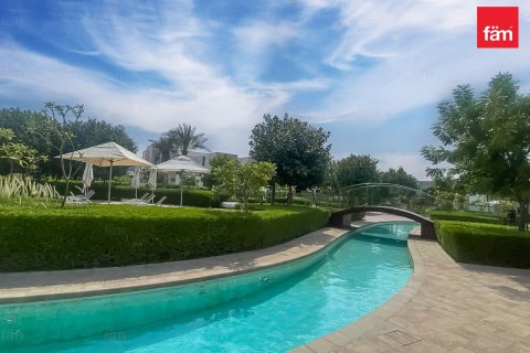Villa in affitto a Dubai, EAU 3 camere da letto, 128.6 mq. № 647941 - foto 12