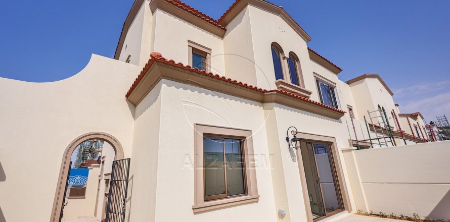 Townhouse in Khalifa City, Abu Dhabi, UAE 2 bedrooms, 123 sq.m. № 615853