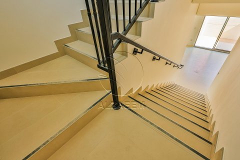 Townhouse in Khalifa City, Abu Dhabi, UAE 2 bedrooms, 125 sq.m. № 615855 - photo 10