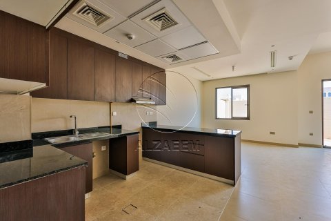 Townhouse in Khalifa City, Abu Dhabi, UAE 2 bedrooms, 125 sq.m. № 615855 - photo 5