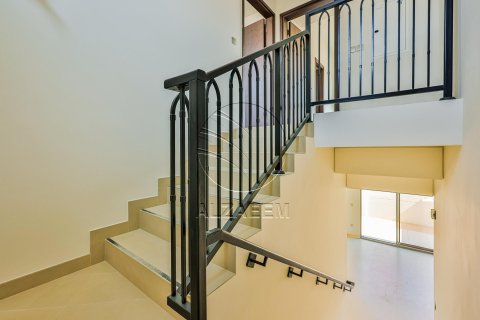Townhouse in Khalifa City, Abu Dhabi, UAE 2 bedrooms, 125 sq.m. № 615855 - photo 7
