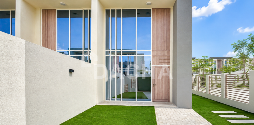 Kuća u nizu u gradu Dubai Land, UAE 1 spavaća soba, 68 m2 Br. 755079
