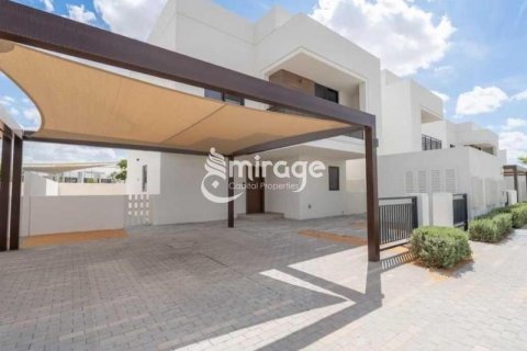 Vila na Yas Island, Abu Dhabi, SAE 4 ložnice, 315 m² Č.: 574134 - fotografie 1