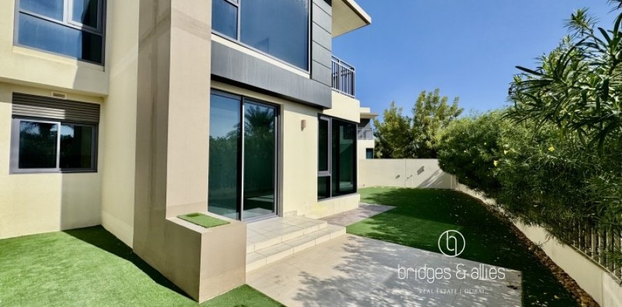 Vila u gradu Dubai Hills Estate, UAE 4 spavaće sobe, 313 m2 Br. 699368