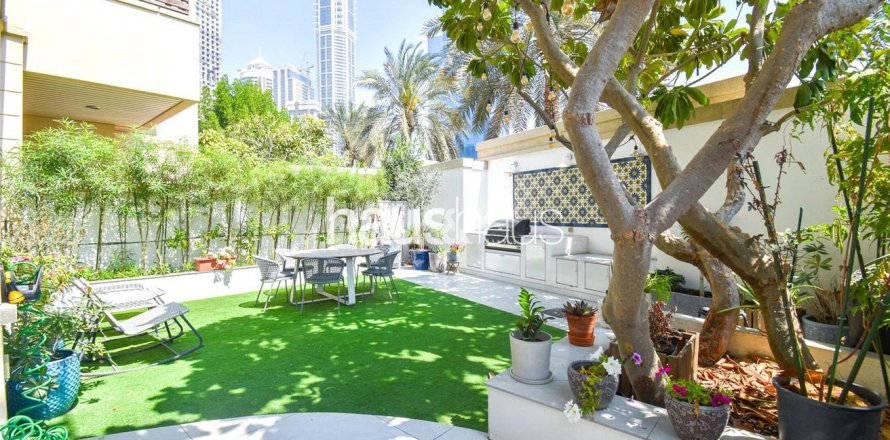 Villa in Dubai Marina, Dubai, UAE 3 bedrooms, 411 sq.m. № 625659