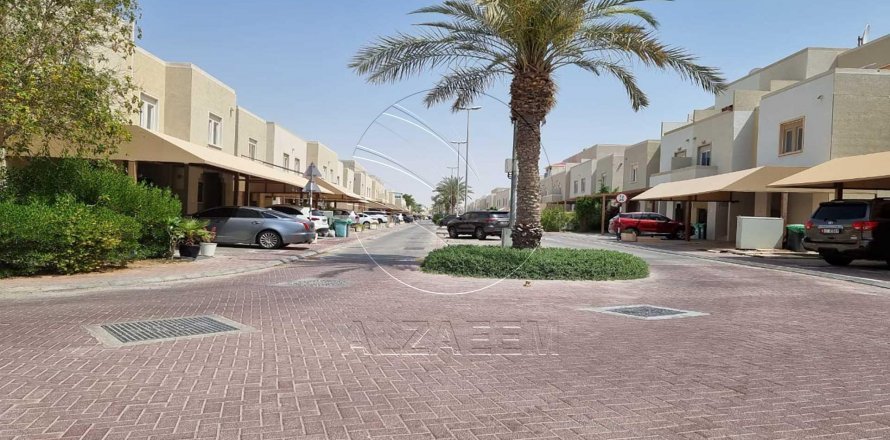 Vilë në Al Reef, Abu Dhabi, Emiratet e Bashkuara Arabe 5 dhoma gjumi, 273 m2. № 615926