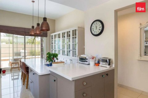Vilă de închiriat în Dubai, EAU 3 dormitoare, 622.9 mp. №726681 - poză 11