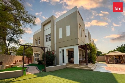Vilă de închiriat în Dubai, EAU 3 dormitoare, 622.9 mp. №726681 - poză 6