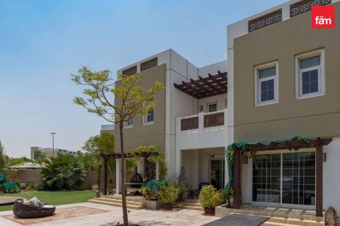 Vilă de închiriat în Dubai, EAU 3 dormitoare, 622.9 mp. №726681 - poză 12