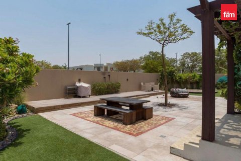 Vilă de închiriat în Dubai, EAU 3 dormitoare, 622.9 mp. №726681 - poză 9