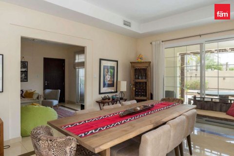 Vilă de închiriat în Dubai, EAU 3 dormitoare, 622.9 mp. №726681 - poză 4