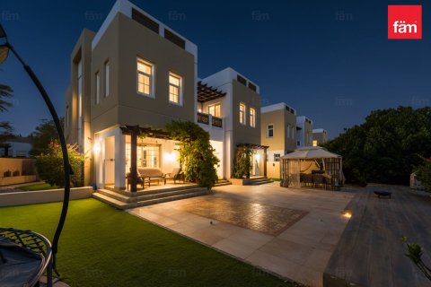 Villa Dubaijā, AAE 3 istabas, 693.4 m2 Nr. 726681