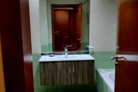 Apartmen di Jumeirah Lake Towers, Dubai, UAE 2 bilik tidur, 122.7 meter persegi № 628809 - foto 12