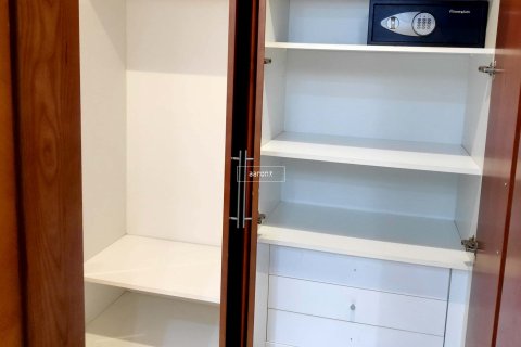 Apartmen di Jumeirah Lake Towers, Dubai, UAE 2 bilik tidur, 122.7 meter persegi № 628809 - foto 18