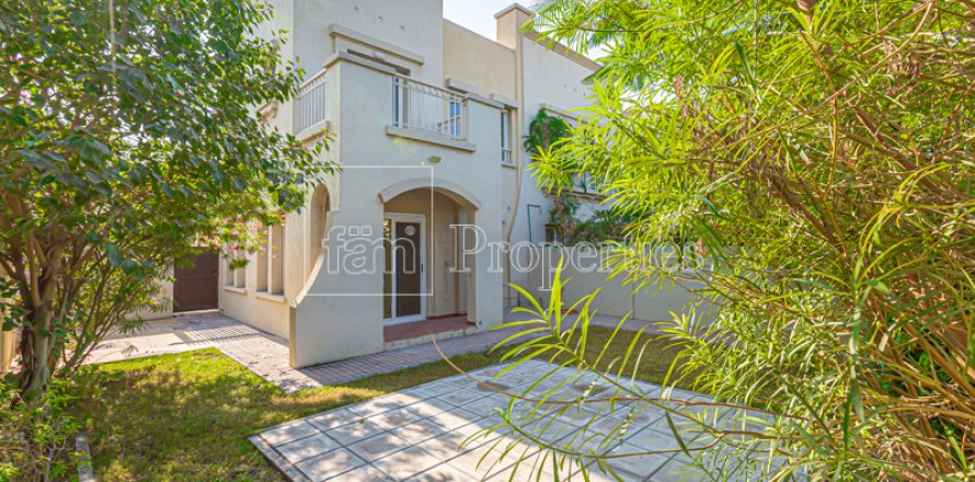 Villa in Dubai, VAE: 2 Schlafzimmer, 254.3 m2 Nr. 693986