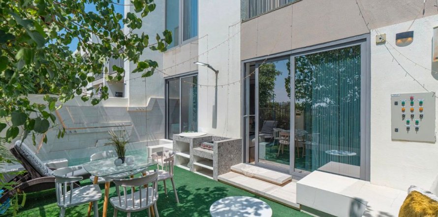 Vilë në Tilal Al Ghaf, Dubai, Emiratet e Bashkuara Arabe 4 dhoma gjumi, 213.7 m2. № 722644