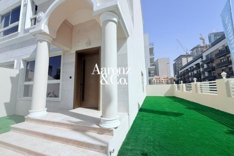Ridamaja asukohaga Jumeirah Village Circle, Dubai, AÜE: 4 magamistoaga, 201 m² Nr 691982