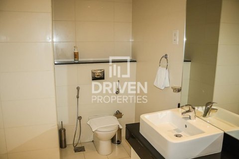Apartmen di Business Bay, Dubai, UAE 1 bilik tidur, 90 meter persegi № 601759 - foto 12