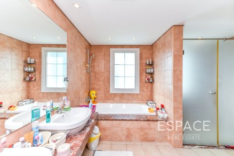 Villa till försäljning i Jumeirah Village Triangle, Dubai, UAE 2 sovrum, 278 kvm Nr. 649947 - fotografi 10