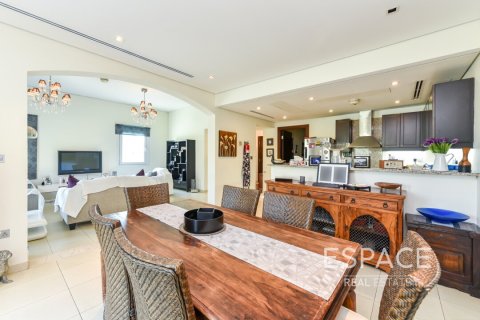Villa till försäljning i Jumeirah Village Triangle, Dubai, UAE 2 sovrum, 278 kvm Nr. 649947 - fotografi 4