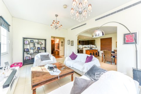 Villa till försäljning i Jumeirah Village Triangle, Dubai, UAE 2 sovrum, 278 kvm Nr. 649947 - fotografi 3