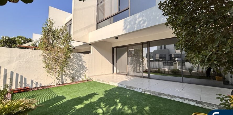 Willa w Al Furjan, Dubai, ZEA 4 sypialnie, 224 mkw. nr 668391