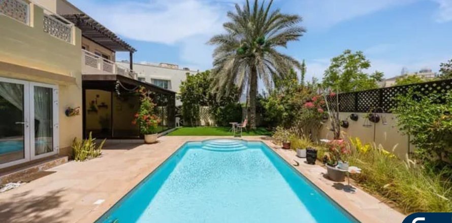 Vilë në Meadows, Dubai, Emiratet e Bashkuara Arabe 4 dhoma gjumi, 540 m2. № 668381