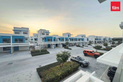 Dubai, UAE의 임대용 빌라 침실 5개, 219.6제곱미터 번호 687311 - 사진 5