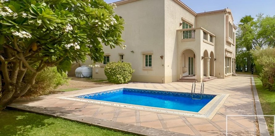 Vila v Jumeirah Islands, Dubai, SAE 4 ložnice, 956 m² Č.: 656003