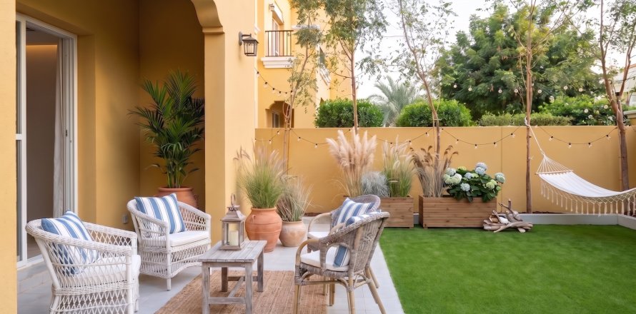 Rijtjeshuis in Dubai, VAE 3 slaapkamers, 175 vr.m. nr 734237