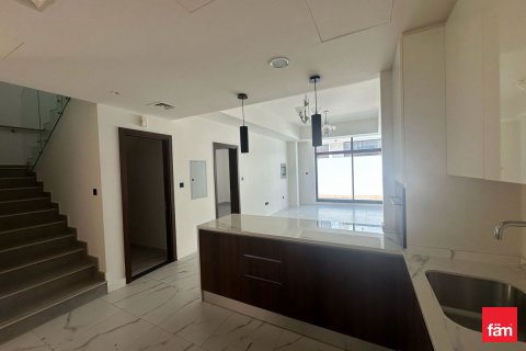 Villa til leje i Dubai, UAE 4 soveværelser, 187.2 kvm № 716039 - foto 4