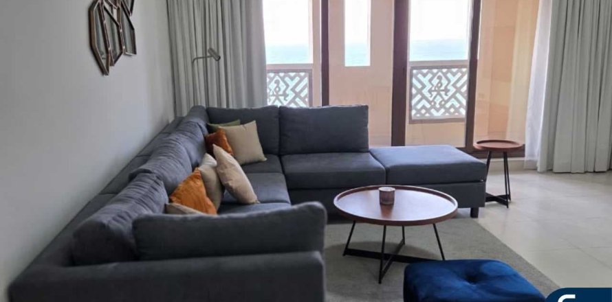 Apartment in Palm Jumeirah, Dubai, UAE 2 bedrooms, 183 sq.m. № 688762