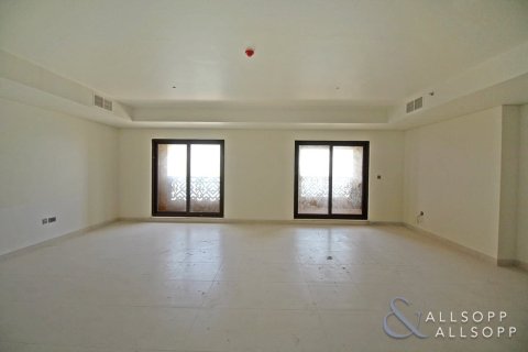 Apartment in Palm Jumeirah, Dubai, UAE 2 bedrooms, 183 sq.m. № 688762 - photo 30