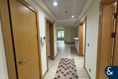 Apartment in Palm Jumeirah, Dubai, UAE 3 bedrooms, 204 sq.m. № 688764 - photo 3