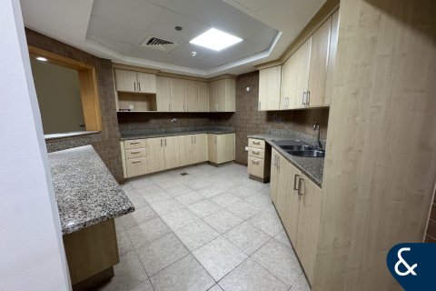 Apartment in Palm Jumeirah, Dubai, UAE 3 bedrooms, 204 sq.m. № 688764 - photo 4