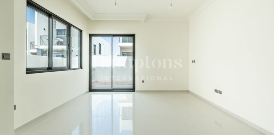 Dubai、UAEにあるタウンハウス 3ベッドルーム、157.006 m2 No583366