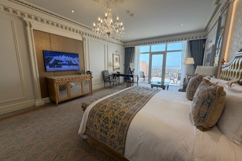 Apartment in Palm Jumeirah, Dubai, UAE 90 sq.m. № 734338 - photo 3