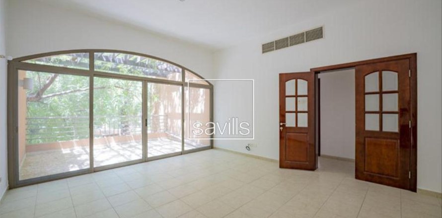 וילה ב Abu Dhabi, איחוד האמירויות 5 חדרי שינה, 547.2 מ"ר מספר 753589