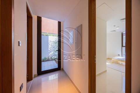 Villa on the Saadiyat Island, Abu Dhabi, UAE 6 bedrooms, 821 sq.m. № 615084 - photo 16