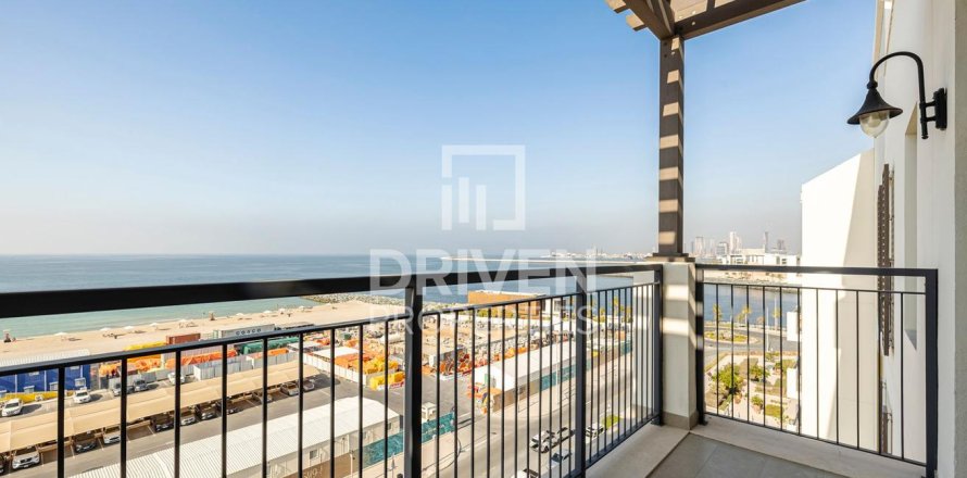 Apartment in Jumeirah, Dubai, UAE 2 bedrooms, 112.04 sq.m. № 755937