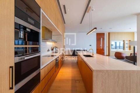 Duplex à vendre à Jumeirah, Dubai, EAU 5 chambres, 828.32 m2 № 761576 - photo 16