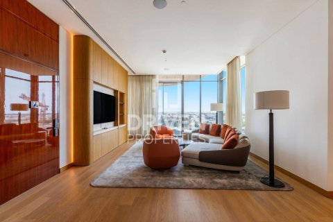 Duplex à vendre à Jumeirah, Dubai, EAU 5 chambres, 828.32 m2 № 761576 - photo 2