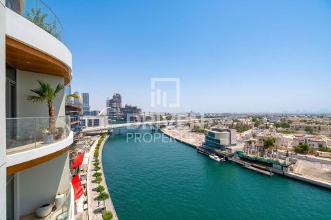 Duplex à vendre à Jumeirah, Dubai, EAU 5 chambres, 828.32 m2 № 761576 - photo 1