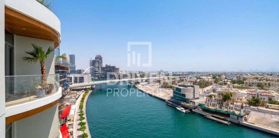 Duplex à Jumeirah, Dubai, EAU: 5 chambres, 828.32 m2 № 761576