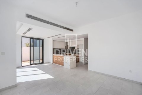 Villa in Dubai Land, Dubai, UAE 4 bedrooms, 231.24 sq.m. № 746388 - photo 5