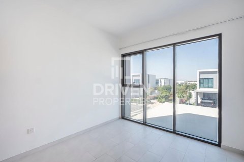 Villa in Dubai Land, Dubai, UAE 4 bedrooms, 231.24 sq.m. № 746388 - photo 8