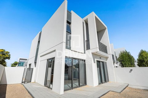 Villa in Dubai Land, Dubai, UAE 4 bedrooms, 231.24 sq.m. № 746388 - photo 17
